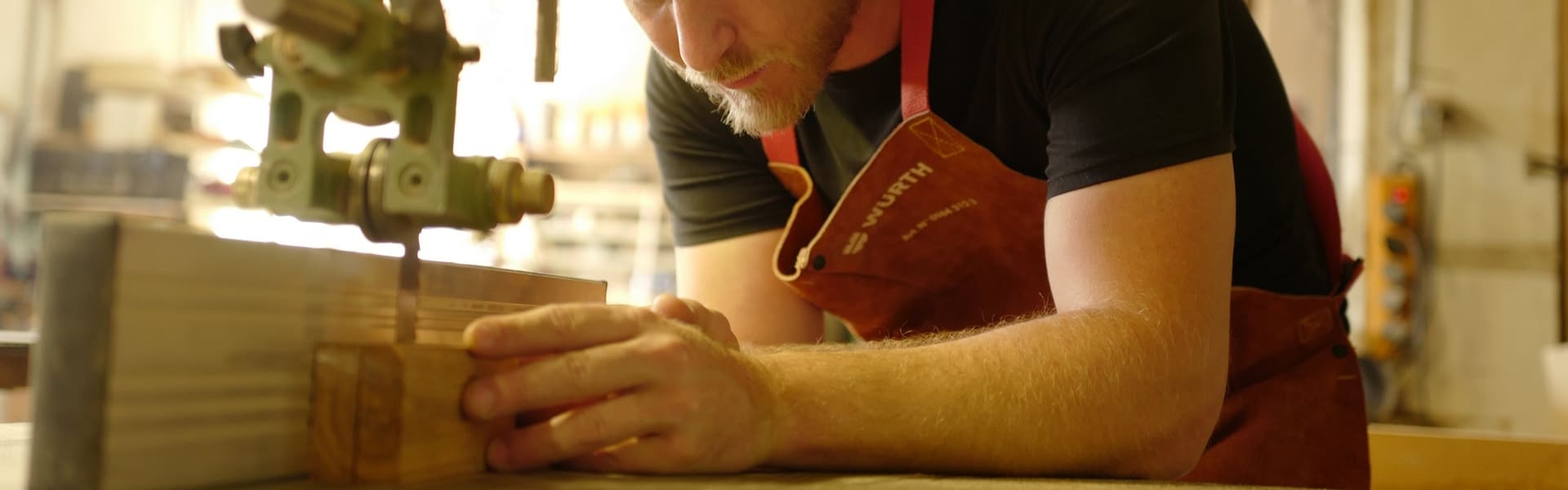 ébéniste coupe tasseau